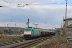 Transchem E186 250-7 (91 51 5270 003-4 PL-ATLU) mit Uacns-Wagen Richtung Bad Kösen, am 09.04.2025 in Naumburg (S) Hbf.
