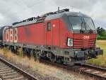 Die BB 1293 007 pausierte am 07.07.2025 mit 3 Kesselwagen in Naumburg (S) Hbf.