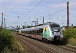 Abellio 9442 110  Thomas Mntzer - 500 Jahre Bauernkrieg  + 9442 603  Mansfeld-Sdharz Tourismus  vorne, als RE 74512 von Halle (S) Hbf nach Erfurt Hbf, am 07.08.2025 in Naumburg (S) Hbf.

