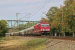 FWK 250 195-5 mit leeren Kohlestaubwagen von Karsdorf nach Spreewitz, am 04.09.2025 bei der Ausfahrt in Naumburg (S) Hbf. (Foto: Tom Klötzer)