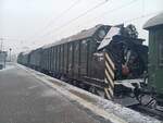 Die Henschel Dampfschneeschleuder ÖBB 986 101 (99 80 9592 010-9 D-IGSEE) im DbZ 92959 von Wustermark Rbf nach Lichtenfels, am 13.02.2025 in Naumburg (S) Hbf. Sie wurde vom Technikmuseum Berlin nach Seebrug überführt. (Foto: Kevin Demur)