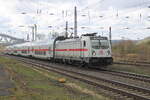 DB 147 568-0 mit dem IC 2065 von Karlsruhe Hbf nach Leipzig Hbf, am 10.04.2026 in Naumburg (S) Hbf.