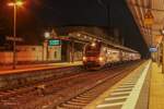 Am 05.102.2026 um 19.45 Uhr h�lt der Leo Express zum vorerst letzten mal in Naumburg (S) Hbf. Grund f�r die Einstellung des erst Ende Juni in Betrieb gegangenen Fernverkehrsangebots sind laut Betreiber zahlreiche Bauarbeiten und Sperrungen im deutschen Schienennetz. Am 03.10.2026 bespannte die Railpool 193 194 den LE 235 von Frankfurt (M) Flughafen Fernbf nach 
Przemysl Glowny. (Foto: instagram.com/bahnbilder_naumburg ) 