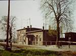 Das Bahnhofsgebäude in Kirchscheidungen am 03.05.1980.