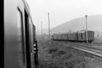 DR V100 mit einem Personenzug nach Naumburg Hbf, am 22.10.1988 bei der Aufahrt in Laucha.