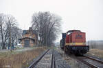 DR 112 355-3 mit dem P 16555 von Querfurt nach Vitzenburg, am 21.03.1991 in Schmon.