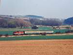 Vermutlich im Jahr 1997 war diese V100 bei Schmon mit einem Personenzug nach Vitzenburg unterwegs.