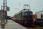 DB E18 31 während einer Schulungsfahrt mit der RB von Eisenach nach Halle (S) Hbf, am 23.06.1993 in Naumburg Hbf.