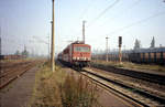DR 250 136-9 mit einem Güterzug Richtung Bad Kösen, am 03.10.1991 in Naumburg Hbf.