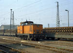 DR 106 263-4 mit dem Rangierfunknamen  Ravenna 13 , im Oktober 1991 in Naumburg Hbf.
