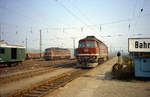 DR 132 103-3 + 131 008-4 im Oktober 1991 im Bereich des damals noch vorhandenen Bahnsteig 6 in Naumburg Hbf.