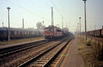 DR 250 180-7 mit einem Güterzug Richtung Weißenfels, am 03.10.1991 in Naumburg Hbf.