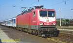 DB 112 004-7 mit dem IR 2157 von Erfurt Hbf nach Berlin-Lichtenberg, am 16.08.1994 beim Halt in Naumburg (S) Hbf. (Foto: A. Lehnert)