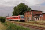 2006/5487/db-628-596-9-als-rb-26981 DB 628 596-9 als RB 26981 von Artern nach Naumburg (Saale) Hbf beim Halt in Gehofen; 12.08.2006 (Foto: John Henry Deterding) 
