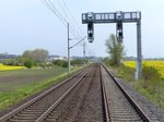 Das Unstrutbahngleis in Höhe km 53,8 zwischen Reinsdorf (b Artern) und Artern am 01.05.2016. Links das Gleis der Strecke von Erfurt nach Sangerhausen. (Foto: Ralf Kuke)