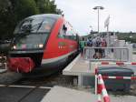 DB 642 702 + 642 730 als RB 34888 von Nebra nach Naumburg Ost, am Winzerfestsonntag den 08.09.2013 am Haltepunkt in Freyburg.