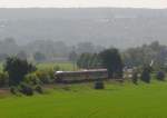Zwei Triebwagen der Baureihe 642 als RB 34874 von Naumburg Ost nach Nebra, am 12.09.2015 bei Kleinjena.