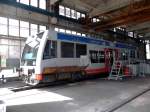 Am 26.07.2011 befand sich der VT 504 002-7 (95 80 0504 002-6 D-PEG) der Prignitzer Eisenbahn Gesellschaft mbH, vermutlich wegen einer Reperatur, in der EBS Lokhalle in Karsdorf.