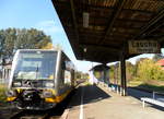 Burgenlandbahn 672 914 als RB 34875 von Wangen nach Naumburg Ost, am 04.10.2011 in  Laucha.