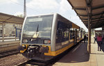 Zwei KEG VT im Jahr 2002 am Bahnsteig 4 in Naumburg Hbf. (Foto: Rüdiger Frey)