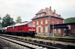 meg---mitteldeutsche-eisenbahngesellschaft/491257/meg-315-mit-einem-zementzug-richtung MEG 315  mit einem Zementzug Richtung Naumburg, am 18.07.2007 im Bahnhof Freyburg. (Foto: Günther Göbel)