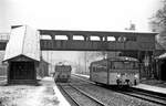 Am 20.02.1996 begeneten sich in im Bahnhof Deuben der KEG VT 2.17 als RB nach Zeitz und der KEG VT 2.16 als RB nach Naumburg (S) Hbf. (Foto: Dieter Riehemann)