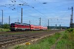 EBS 132 334-4 mit dem DPE 74382 nach Karsdorf, am 20.08.2016 bei der Ausfahrt in Naumburg Hbf.