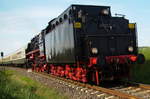 IGE Werrabahn-Eisenach 41 1144-9 mit dem leeren  Rotkäppchen-Express I  auf der Fahrt von Karsdorf nach Feyburg, am 21.05.2017 bei Laucha.