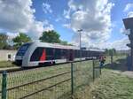 RVSD 1648 432-0 als RB 80555 'Markt-Express' nach Naumburg (S) Ost, am 07.05.2025 in Roleben. Immerhin 15 Fahrgste nutzten das Angebot der IG Unstrutbahn ab Roleben. (Foto: F. Fischer)