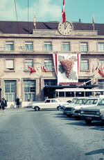 (D 065) - Aus dem Archiv: TN Neuchtel - Saurer/Saurer Trolleybus um 1975 beim Bahnhof Neuchtel