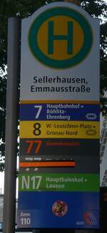 (264'530) - Leipziger Verkehrsbetriebe-Haltestellenschild - Leipzig, Sellerhausen, Emmausstrasse - am 9. Juli 2024