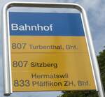 (184'530) - ZVV/PostAuto-Haltestellenschild - Wila, Bahnhof - am 27.