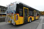 (281'489) - PostAuto Bern - BE 610'541/PID 12'130 - eMercedes am 14. Oktober 2025 beim Bahnhof Interlaken Ost