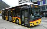 (281'519) - PostAuto Bern - BE 610'544/PID 12'279 - eSolaris am 14. Oktober 2025 beim Bahnhof Interlaken West
