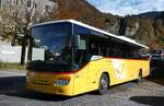 (281'854) - PostAuto Bern - Nr. 70/BE 653'387/PID 5625 - Setra am 28. Oktober 2025 beim Bahnhof Meiringen