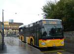 (267'659) - CarPostal Ouest - NE 112'589/PID 10'434 - Mercedes am 1. Oktober 2024 beim Bahnhof Neuchtel