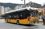 (281'752) - PostAuto Wallis - VS 565'809/PID 11'975 - eMercedes am 21. Oktober 2025 beim Bahnhof Brig