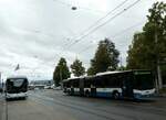 (256'248) - VBZ Zrich - Nr. 501/ZH 956'501 - MAN + Nr. 540/ZH 730'540 - Neoplan am 21. Oktober 2023 in Zrich, Brkliplatz