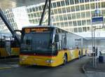 (266'276) - PostAuto Zrich - Nr. 285/ZH 780'688/PID 5563 - Mercedes am 27. August 2024 in Zrich-Flughafen