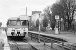 Am 27.10.2003 wartet der KEG VT 2.10 in Querfurt die Abfahrt nach Röblingen am See. Wenige Monate später, zum Fahrplanwechsel, wurde die Strecke nach Röblingen stillgelegt. (Foto: Biesdorfer83)
