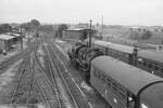 Sommer 1979 im Bahnhof Querfurt. DR 52 8059 ist soeben mit einen PmG aus Röblingen angekommen und rangiert im Bahnhof. (Foto: Henning Gothe)