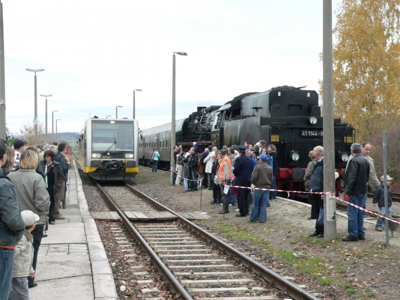 Unser 3. Dampflokfest lockte wieder zahlreiche Besucher nach Karsdorf; 26.10.2008 (Foto: Dieter Thomas)